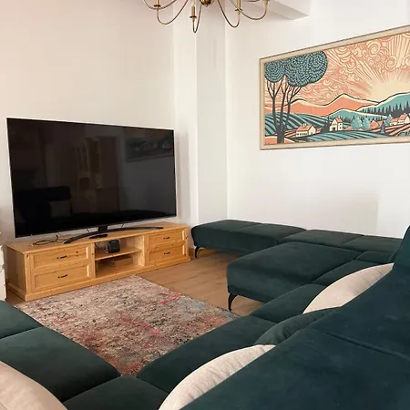شقة Beautiful Historical Three Bedroom In The Center Of مودرا