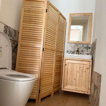شقة Beautiful Historical Three Bedroom In The Center Of *