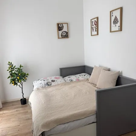 شقة Beautiful Historical Three Bedroom In The Center Of مودرا