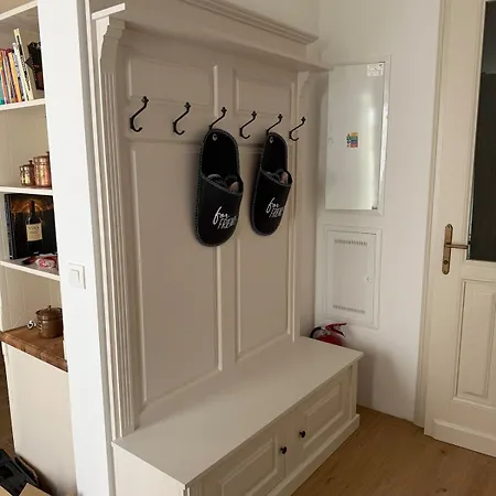 شقة Beautiful Historical Three Bedroom In The Center Of