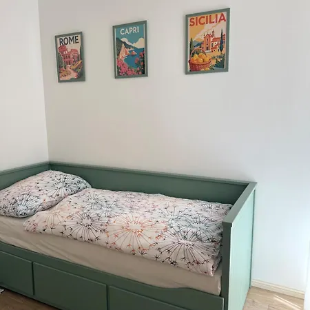 Beautiful Historical Three Bedroom In The Center Of شقة مودرا